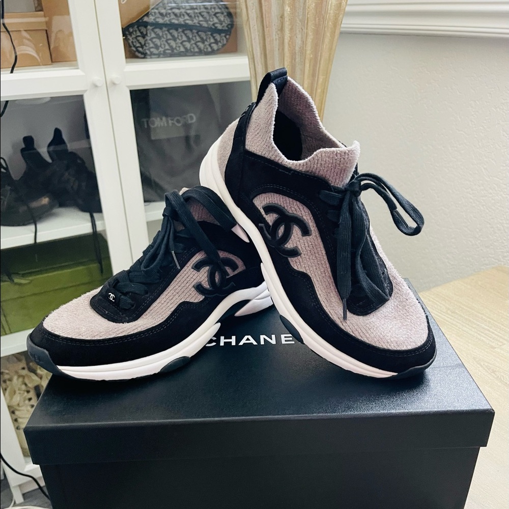 LIKE NEW!!! BEAUTIFUL CHANEL SNEAKERS!!!